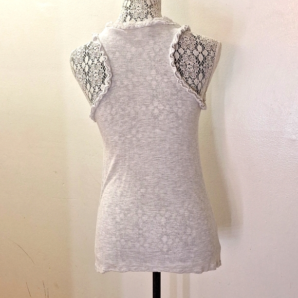 🌸Women's Ruffle Tank - Picture 2 of 5